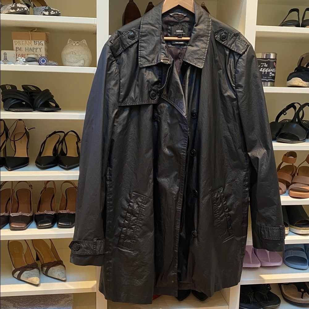 Men’s Mexx Metropolitan Trench Coat.  EUC. Size 46. Slim.